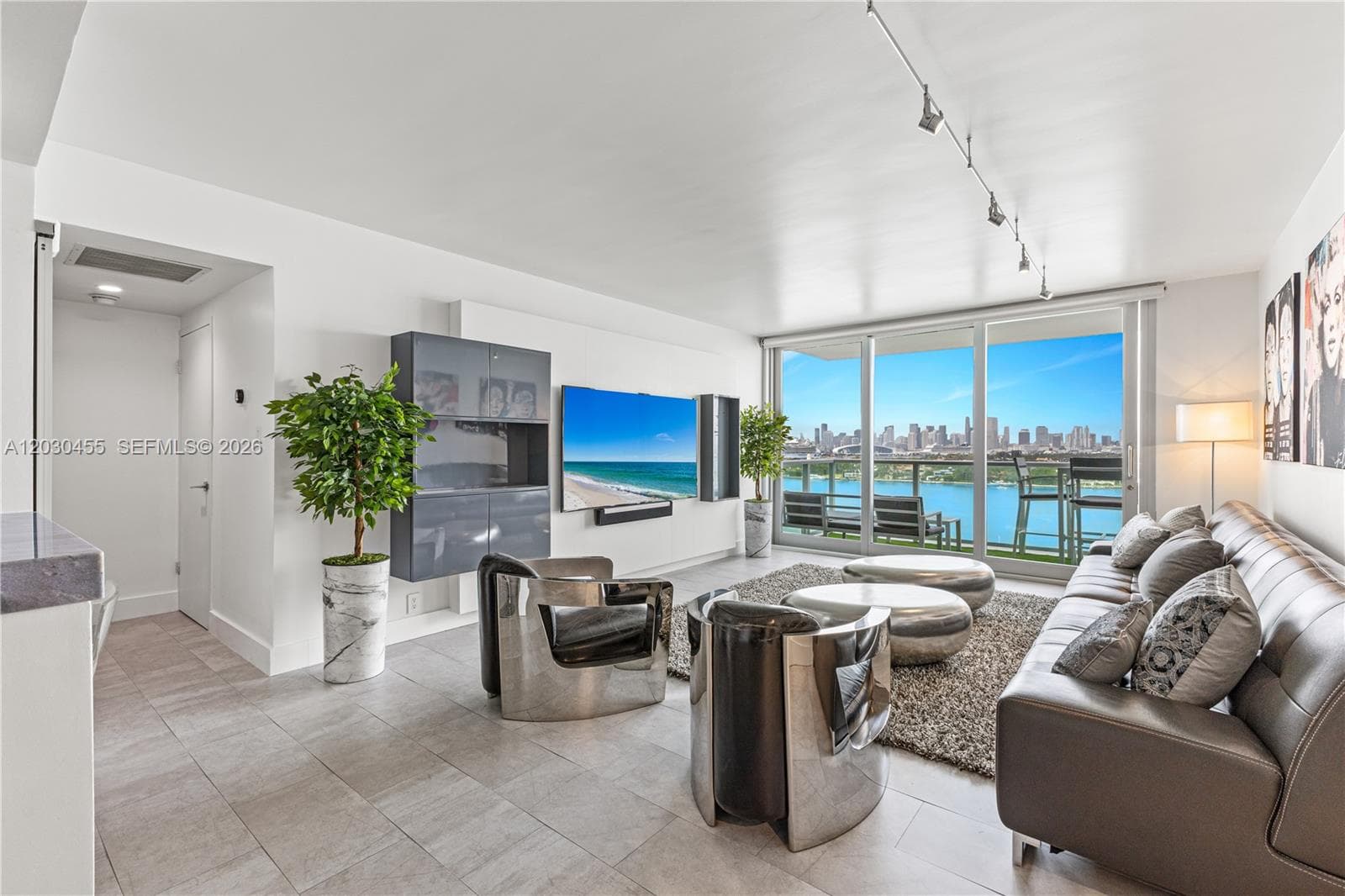 1000 West Ave # 1518, Miami Beach FL 33139 — 1