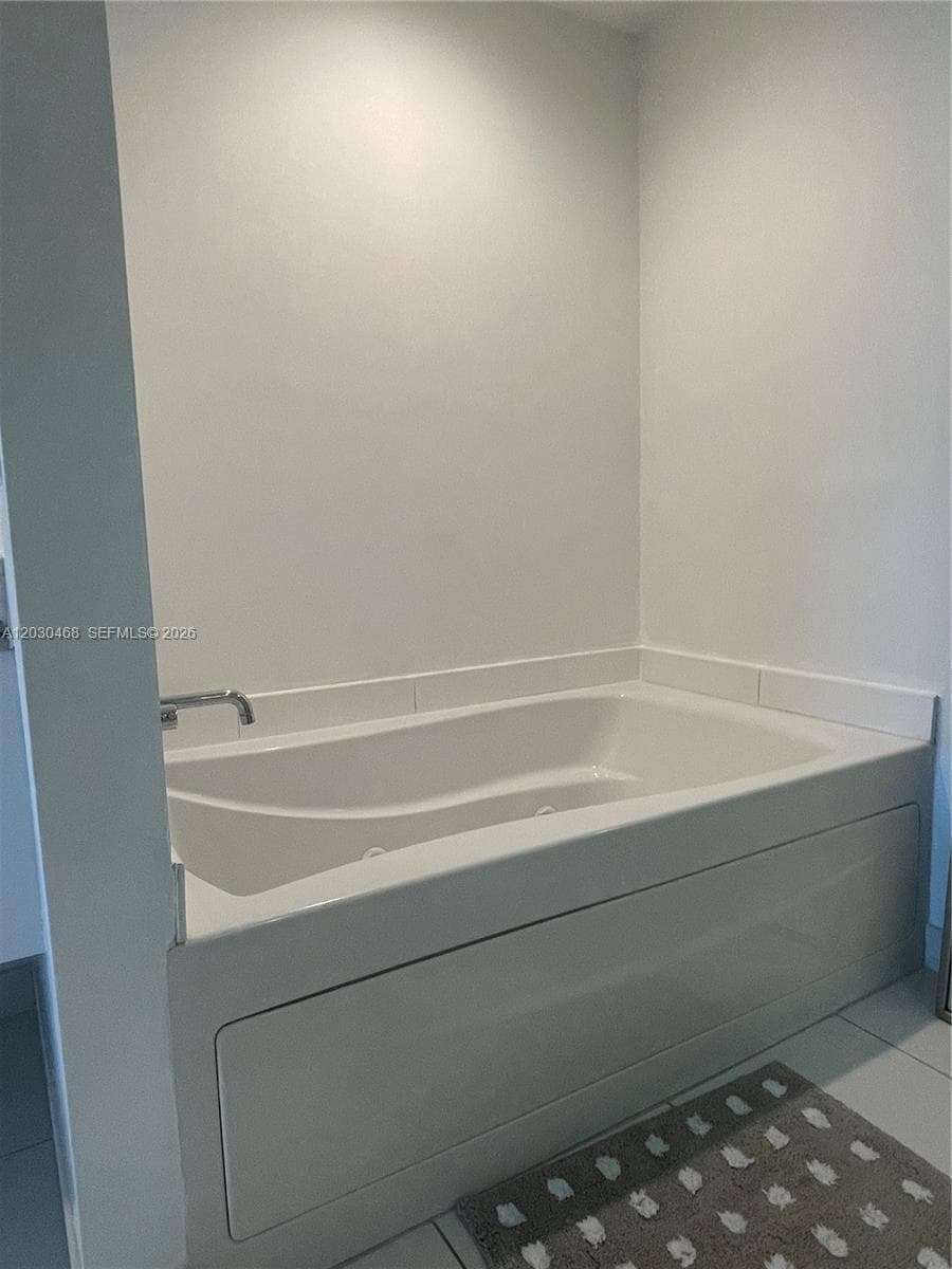 500 Brickell Ave # 3105, Miami FL 33131 — 17