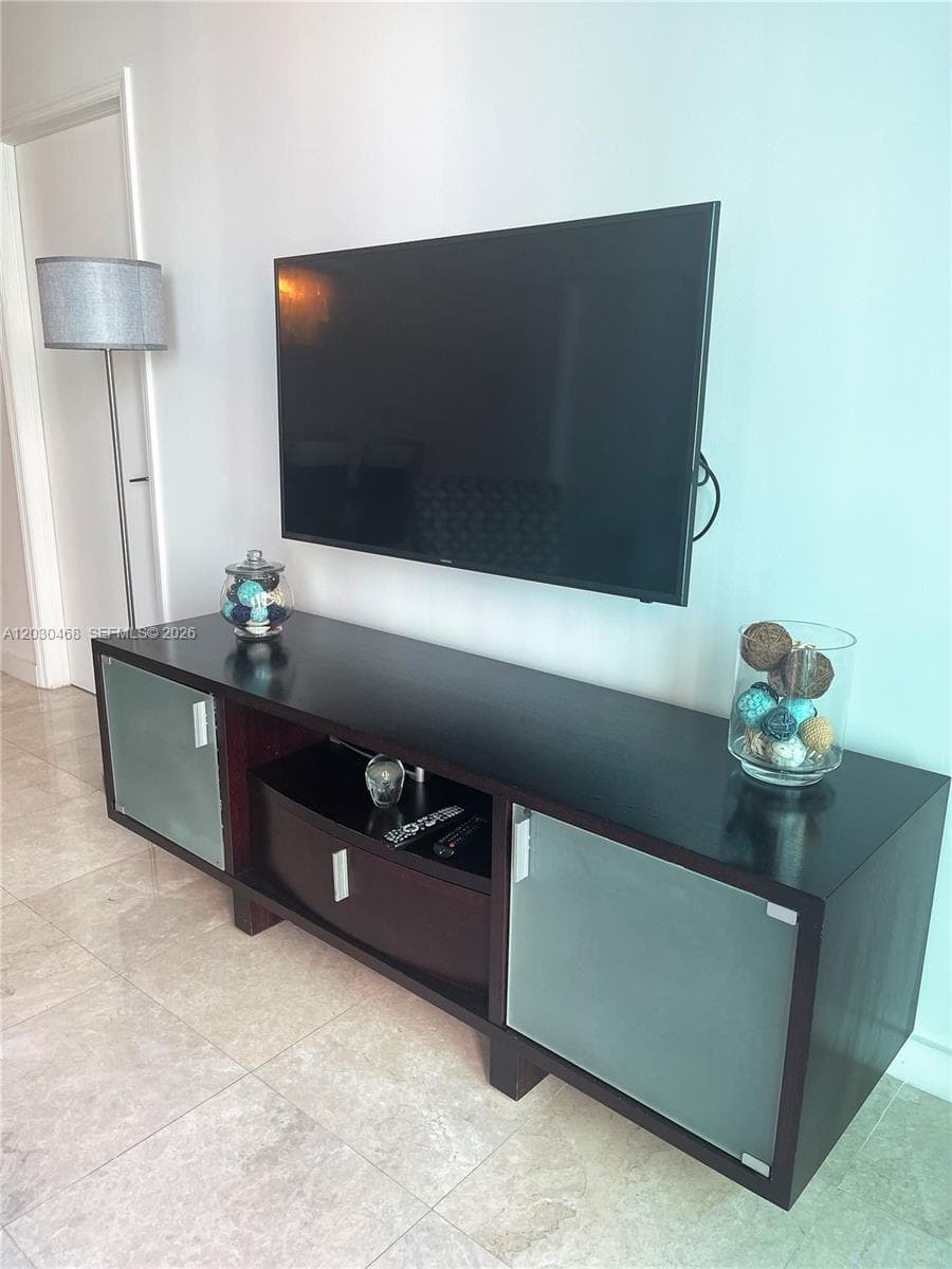 500 Brickell Ave # 3105, Miami FL 33131 — 14