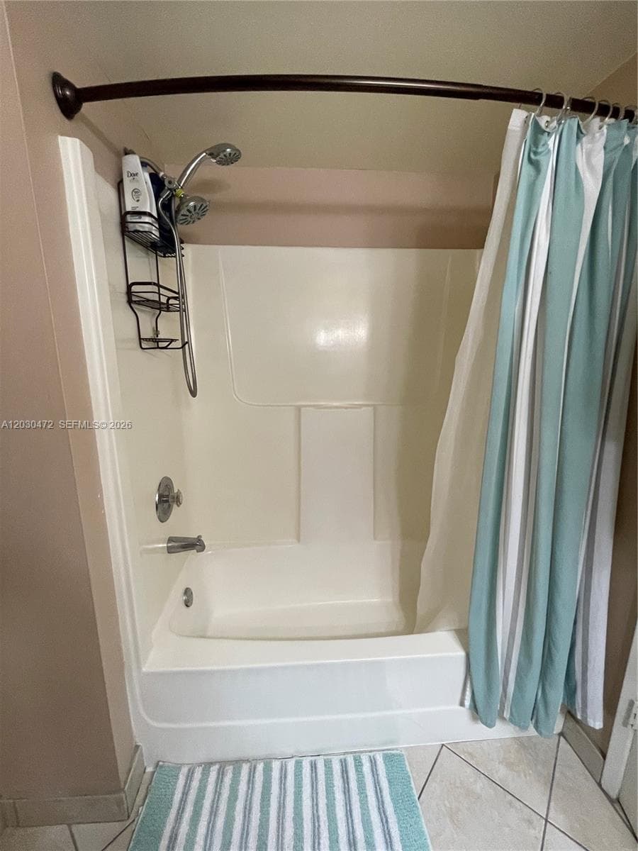 9711 Fontainebleau Blvd # D203, Miami FL 33172 — 26
