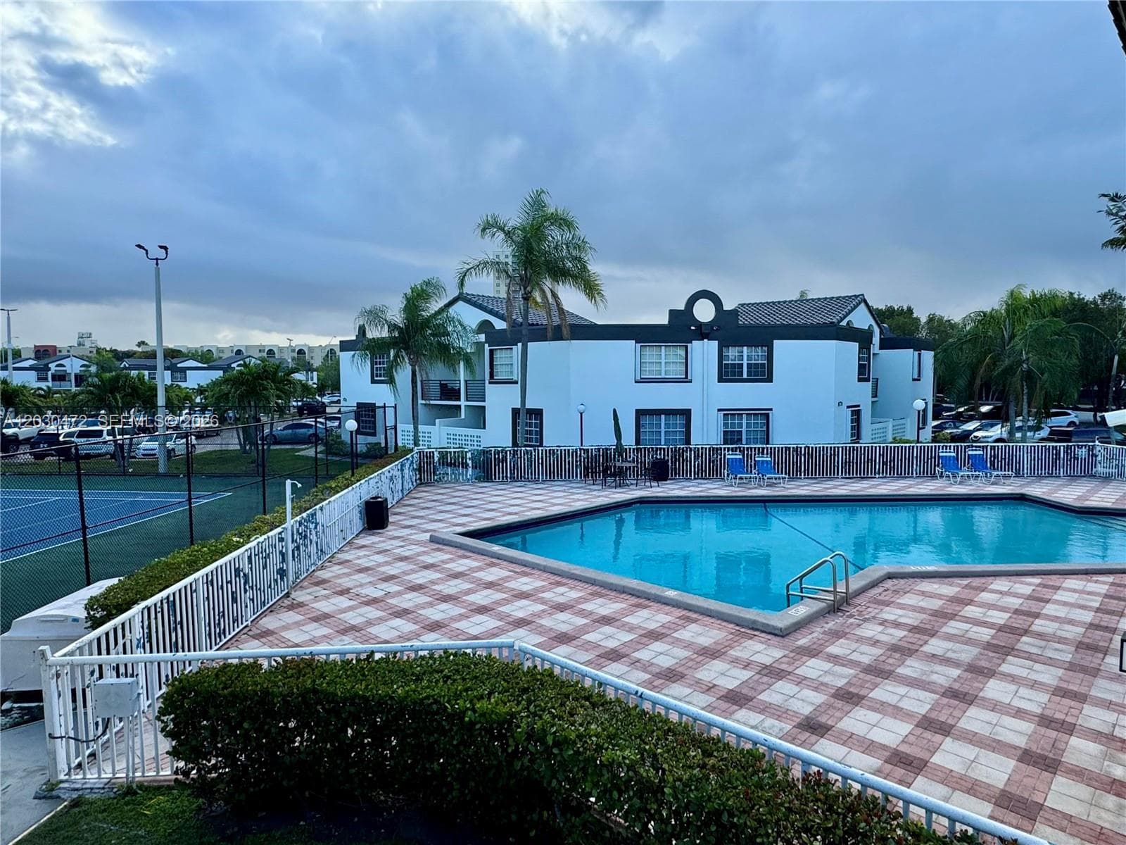 9711 Fontainebleau Blvd # D203, Miami FL 33172 — 32