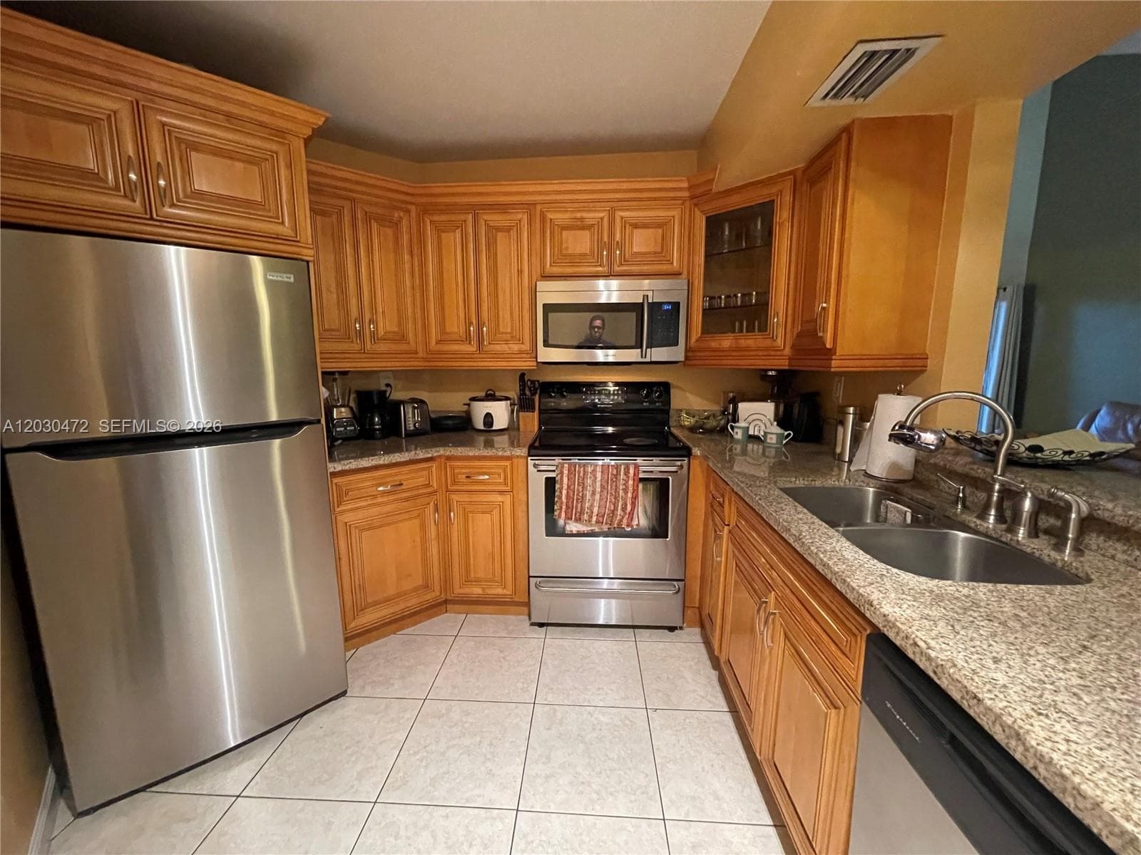 9711 Fontainebleau Blvd # D203, Miami FL 33172 — 9