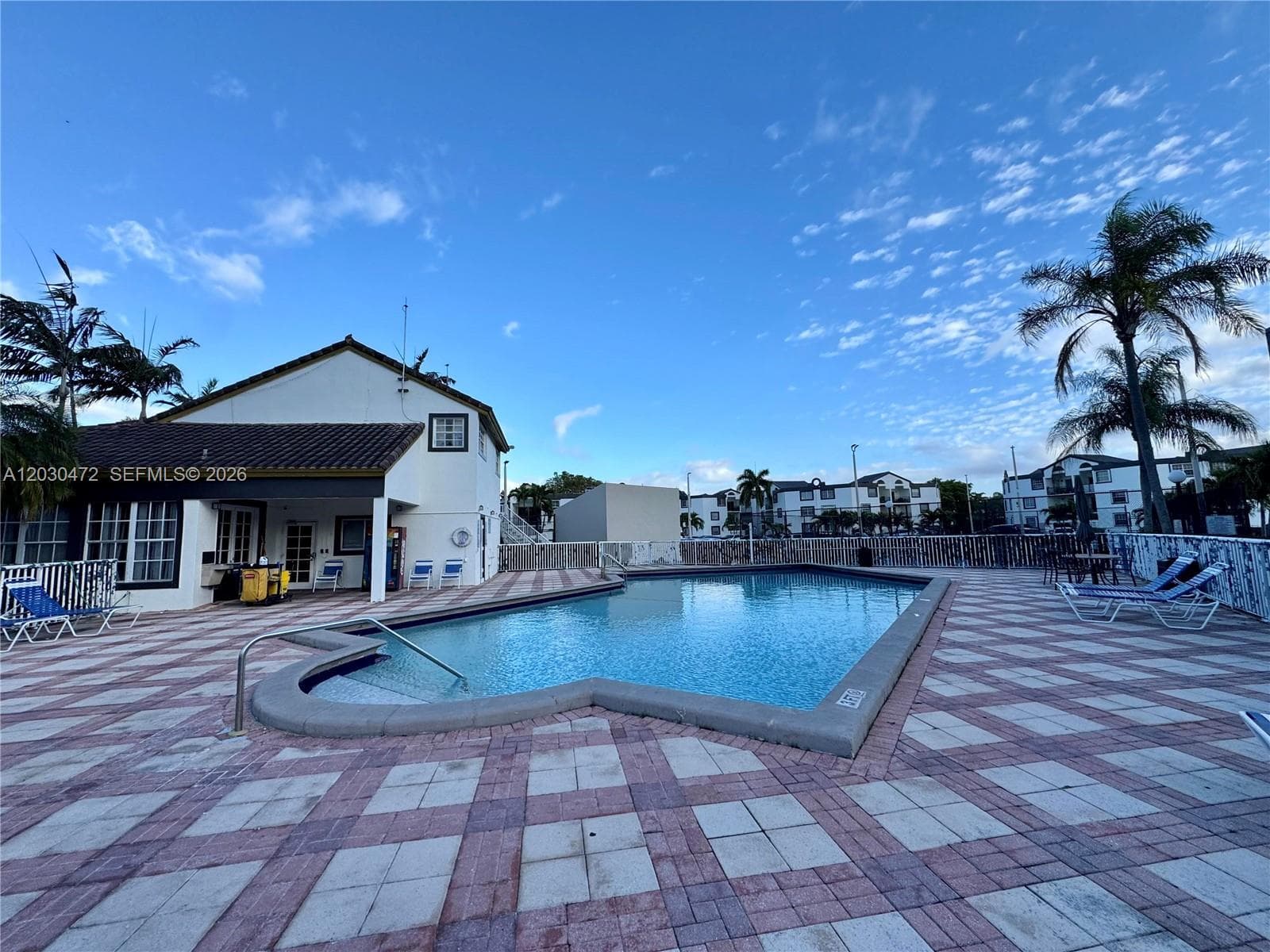 9711 Fontainebleau Blvd # D203, Miami FL 33172 — 31