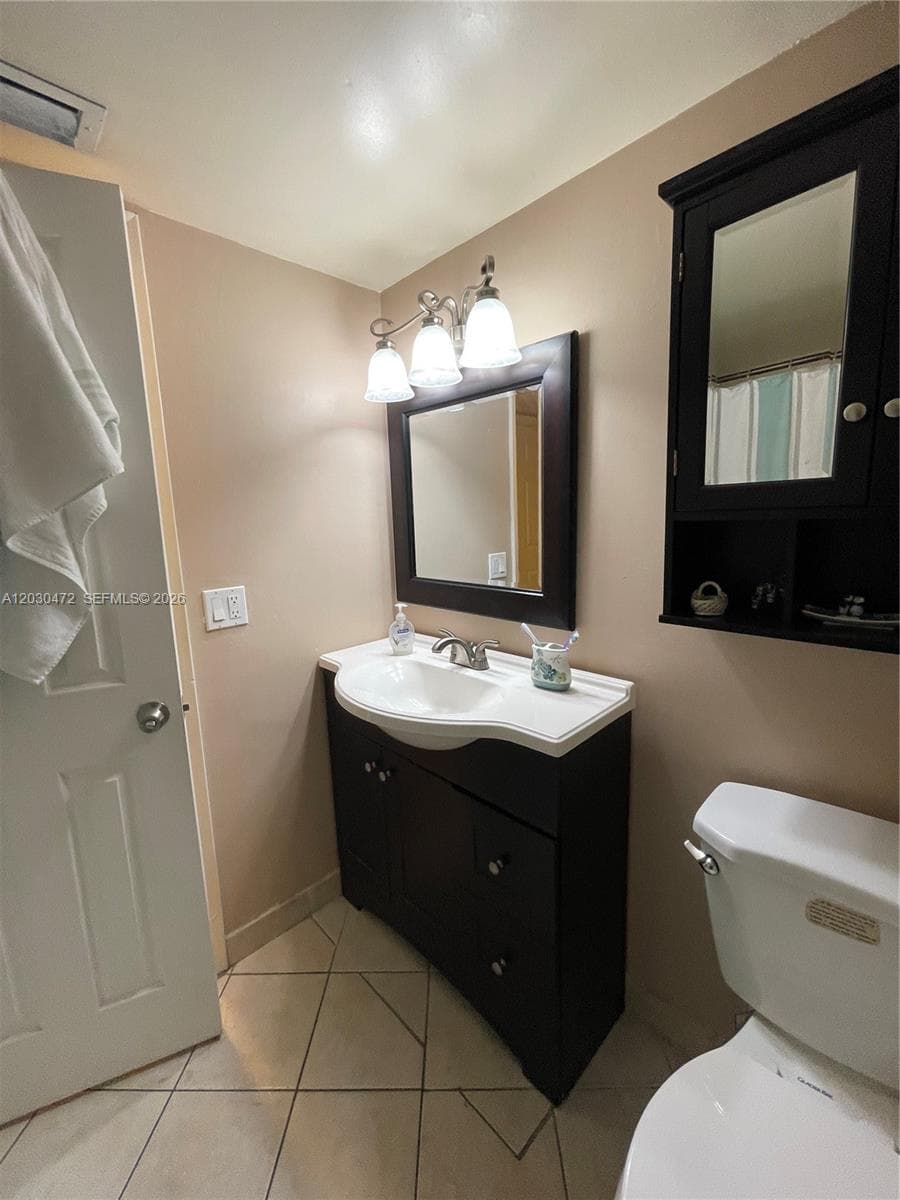 9711 Fontainebleau Blvd # D203, Miami FL 33172 — 25