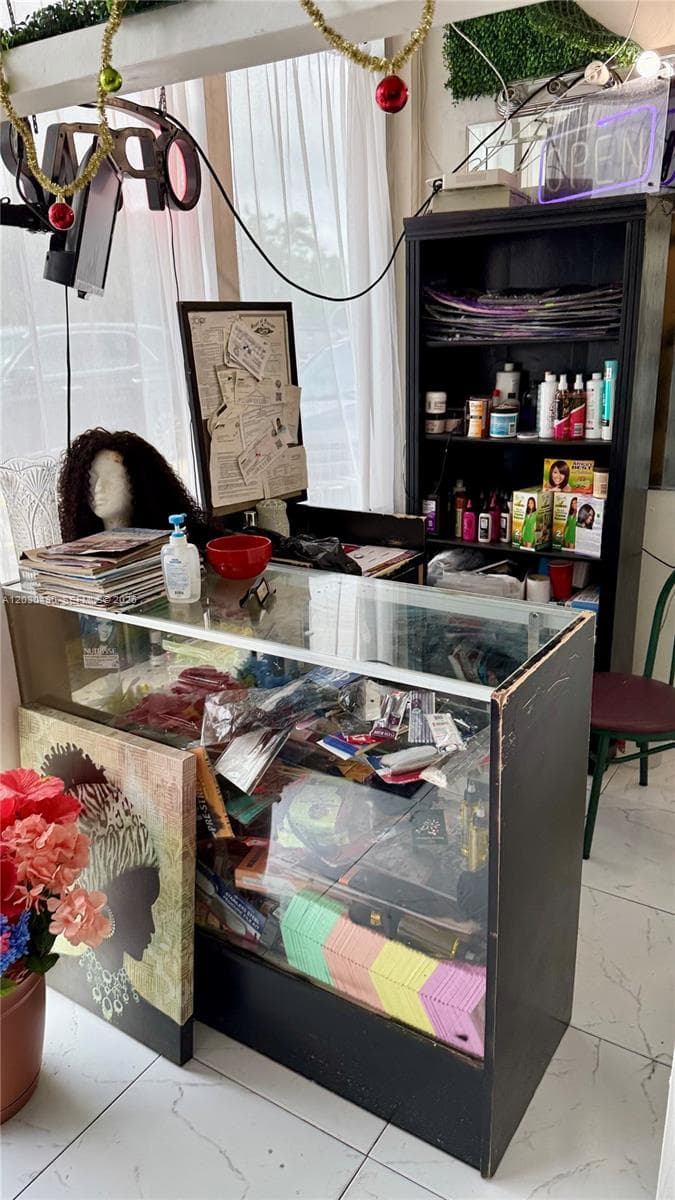 11842 W Dixie Hwy, Miami FL 33161 — 7