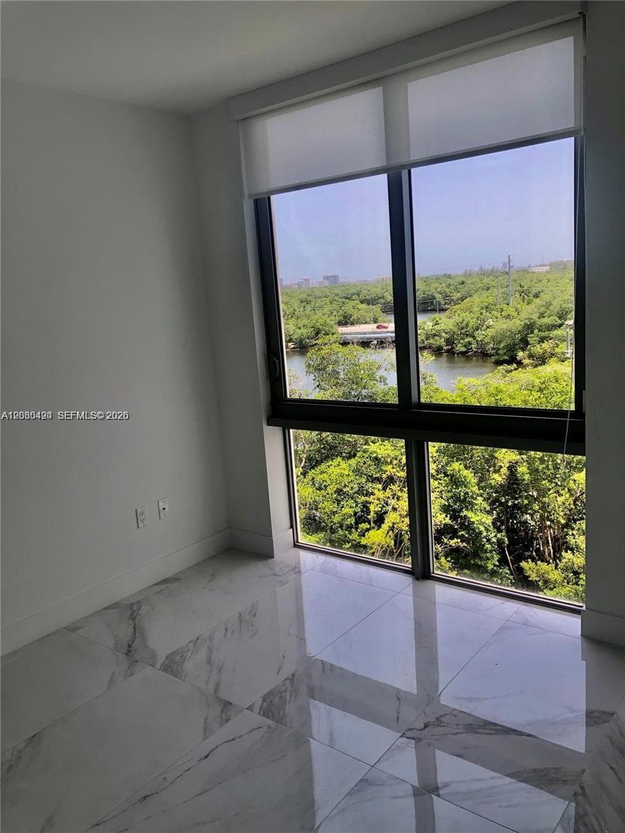16385 Biscayne Blvd # 621, North Miami Beach FL 33160 — 6