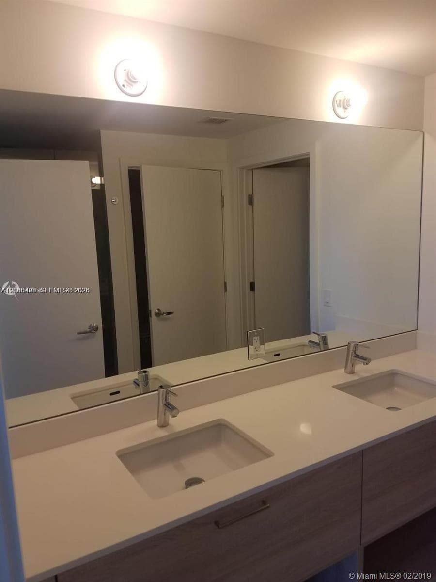 16385 Biscayne Blvd # 621, North Miami Beach FL 33160 — 16