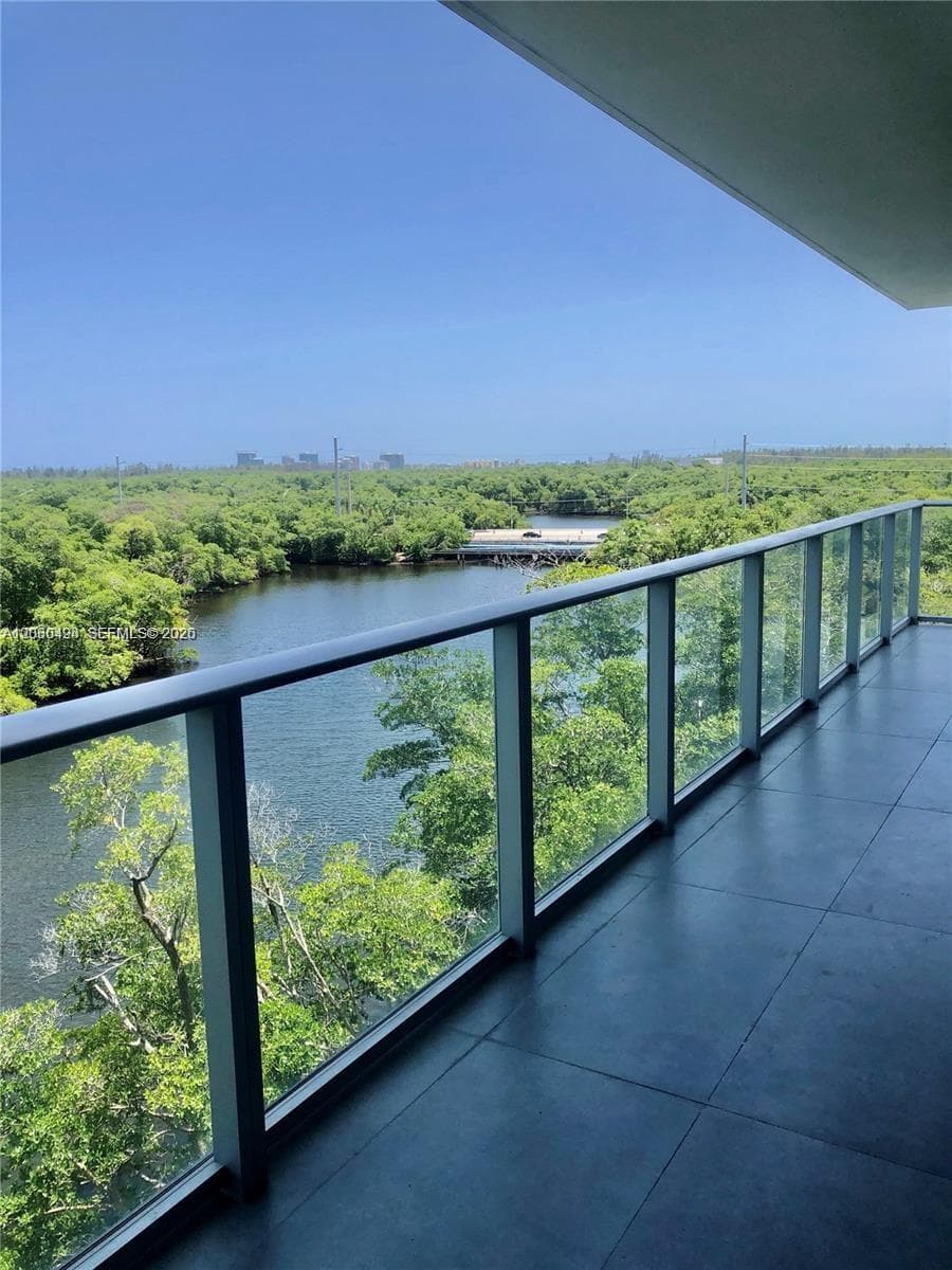 16385 Biscayne Blvd # 621, North Miami Beach FL 33160 — 26