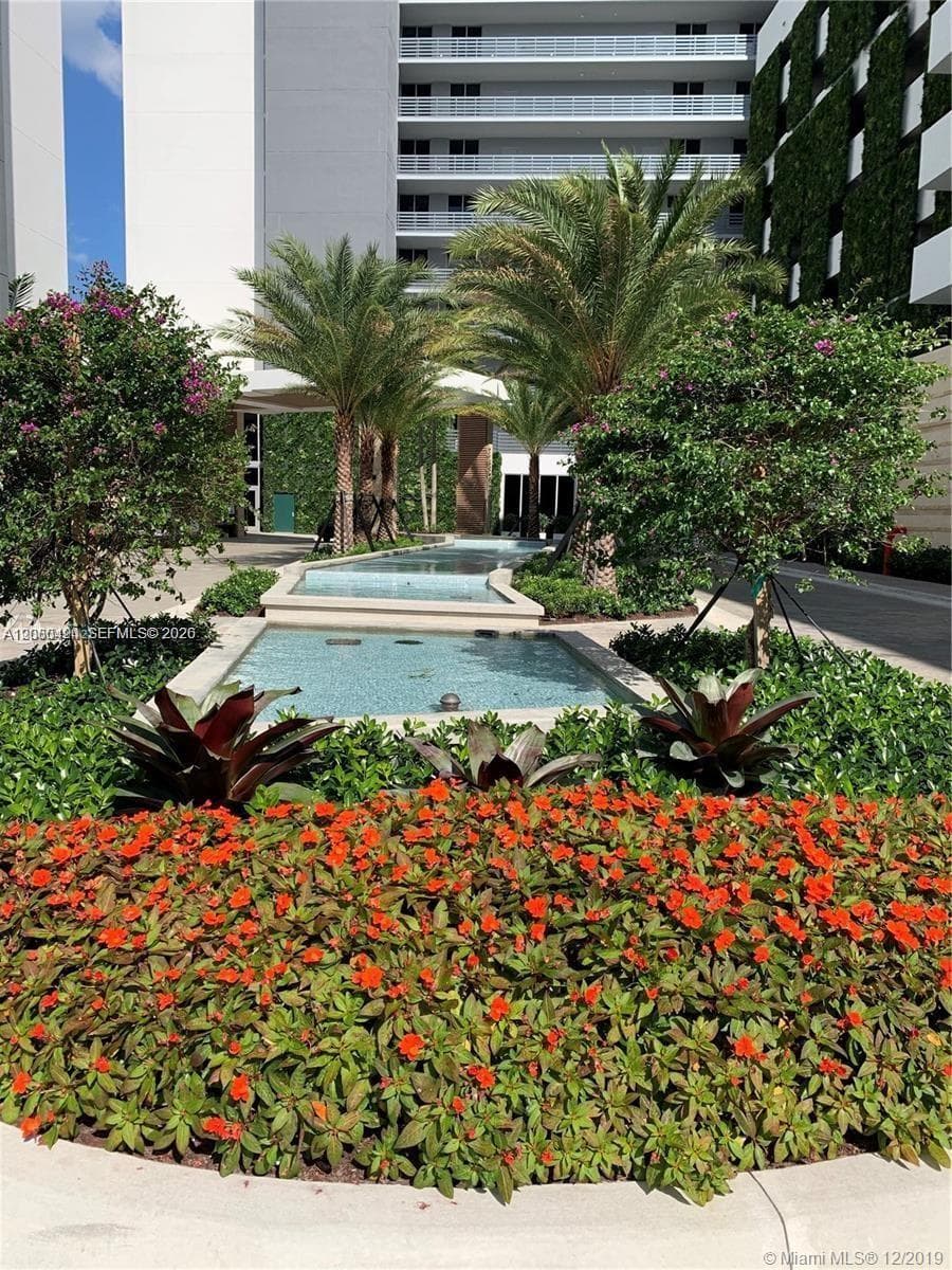 16385 Biscayne Blvd # 621, North Miami Beach FL 33160 — 36