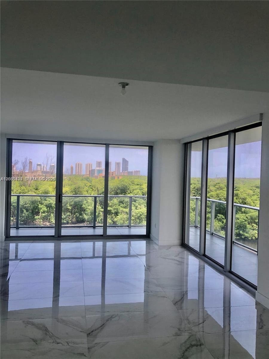16385 Biscayne Blvd # 621, North Miami Beach FL 33160 — 1