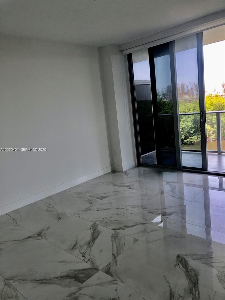 16385 Biscayne Blvd # 621, North Miami Beach FL 33160 — 19