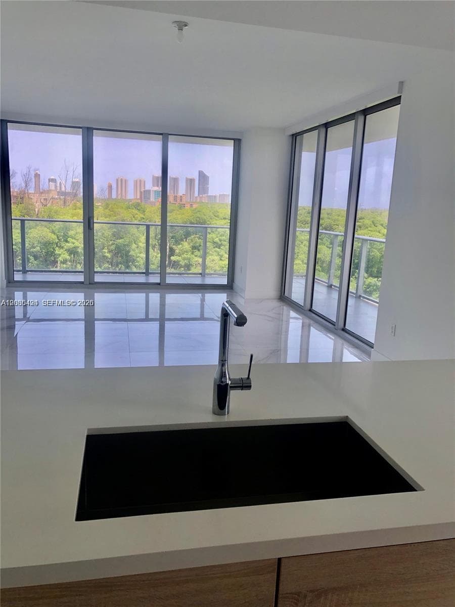 16385 Biscayne Blvd # 621, North Miami Beach FL 33160 — 8