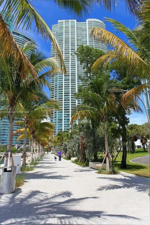 900 Biscayne Blvd, Miami FL 33132 — 47