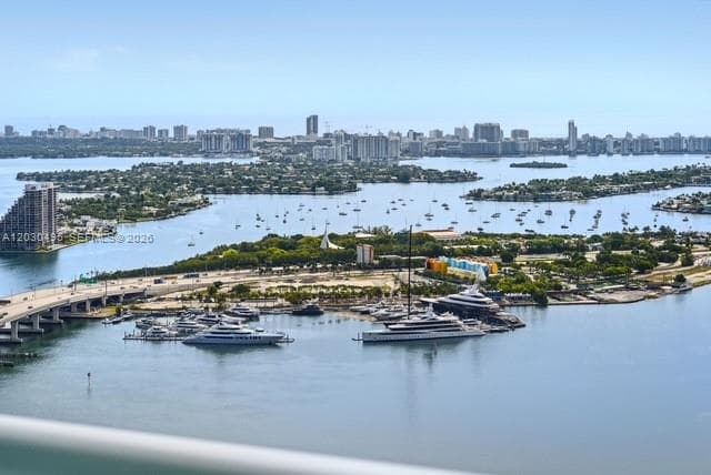 900 Biscayne Blvd, Miami FL 33132 — 16