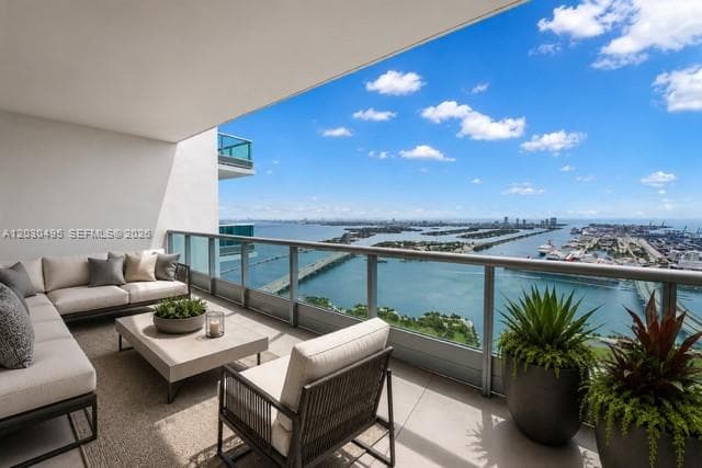 900 Biscayne Blvd, Miami FL 33132 — 14