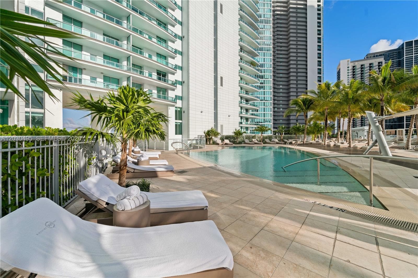 900 Biscayne Blvd, Miami FL 33132 — 45