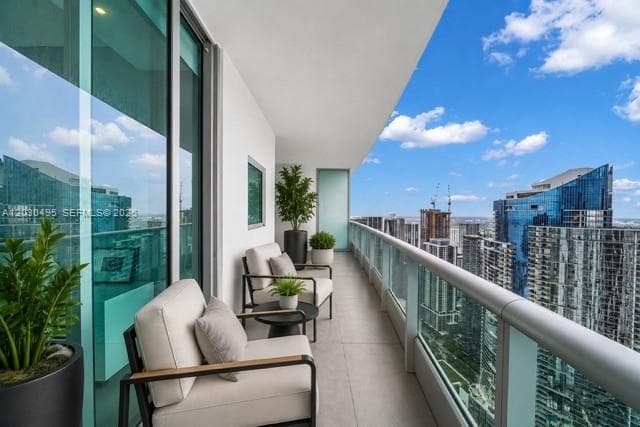 900 Biscayne Blvd, Miami FL 33132 — 15