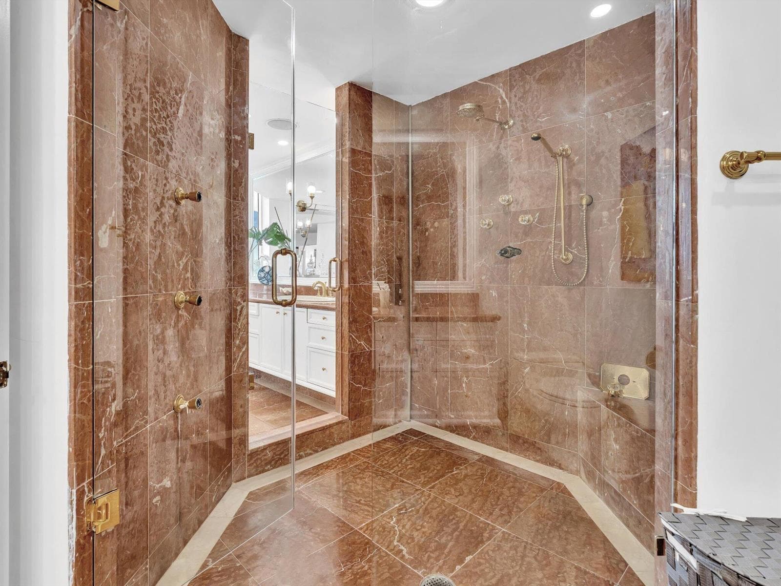 7000 Island Boulevard # 06, Aventura FL 33160 — 39