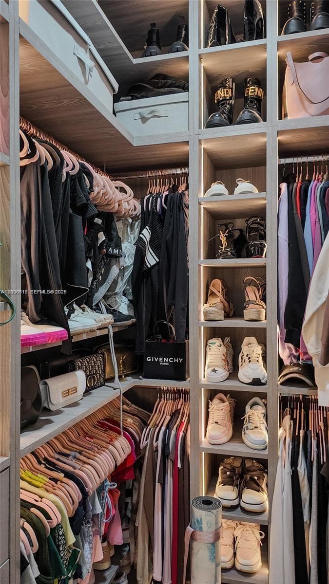 7221 NW 103rd Path, Doral FL 33178 — 24