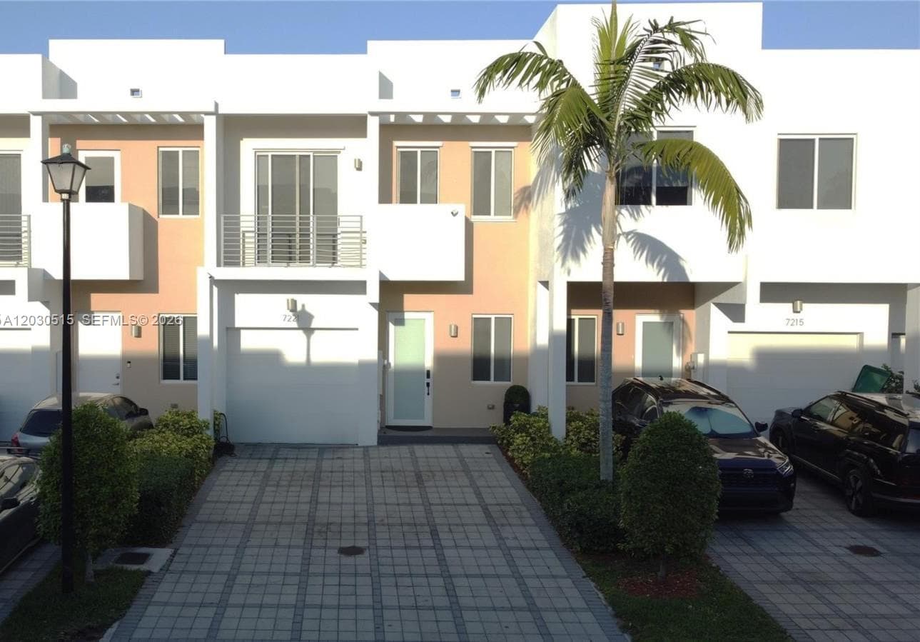 7221 NW 103rd Path, Doral FL 33178 — 49