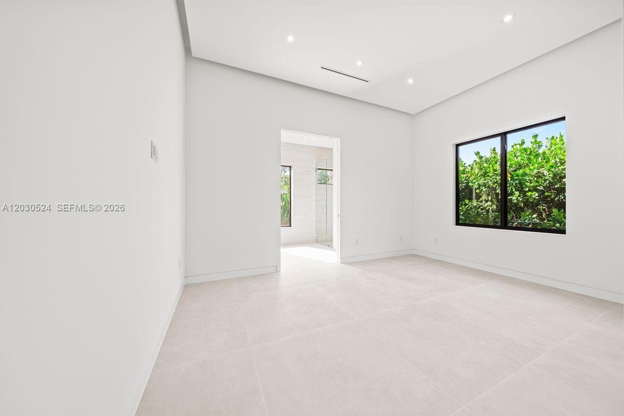 1910 SW 33rd Ave, Miami FL 33145 — 35