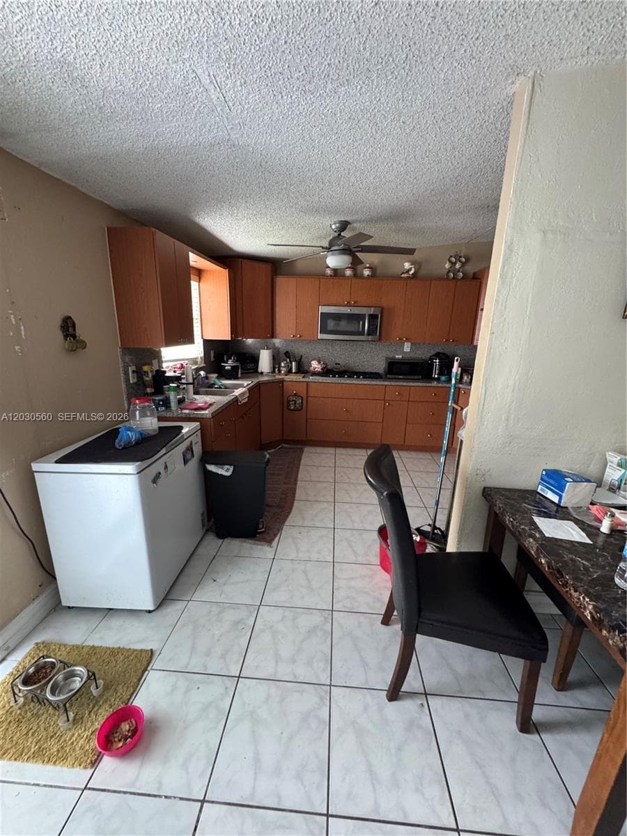 5612 NW 5612 nw 206th Ln, Miami Gardens FL 33055 — 5