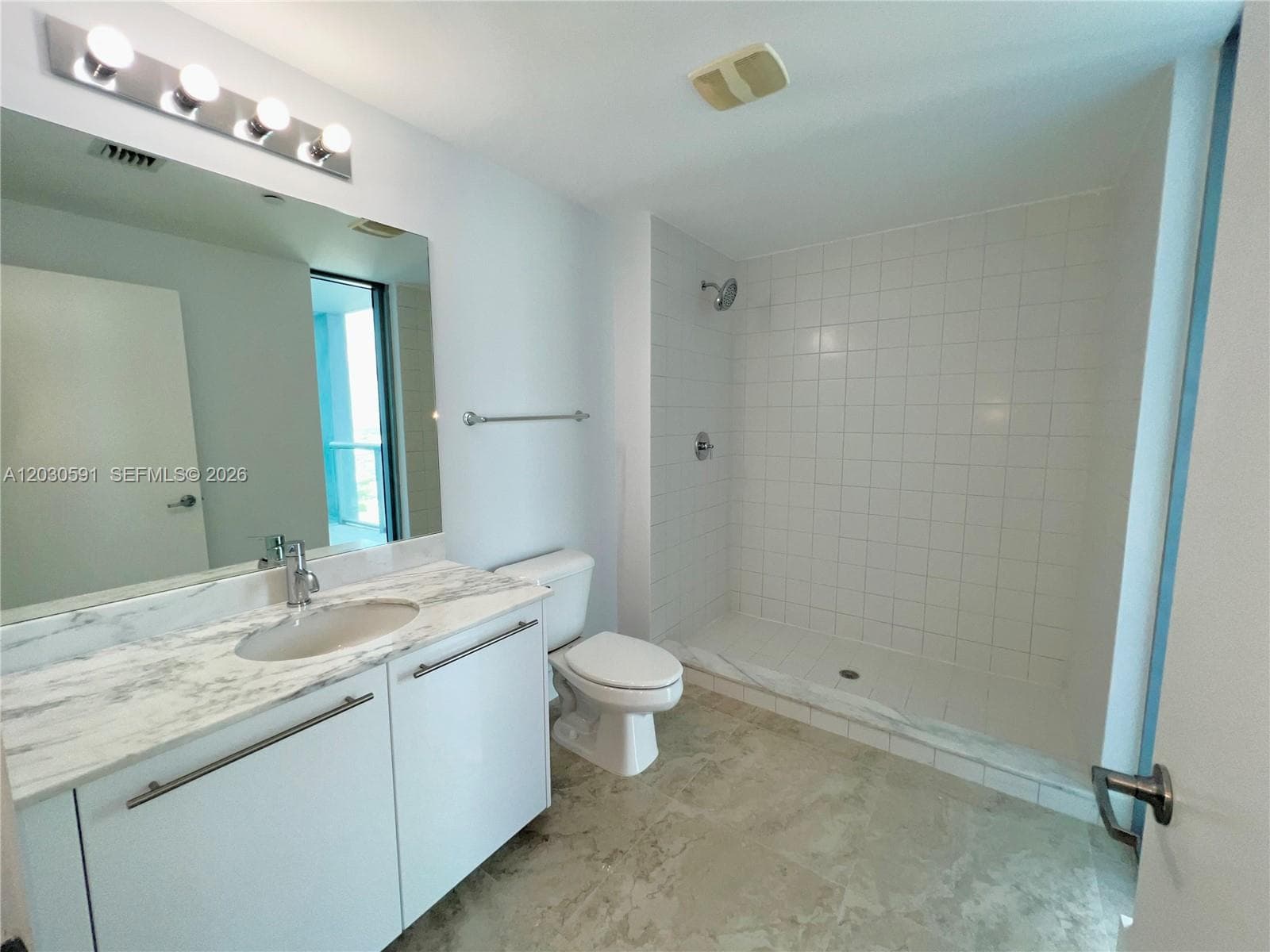 888 Biscayne Blvd # 4112, Miami FL 33132 — 24