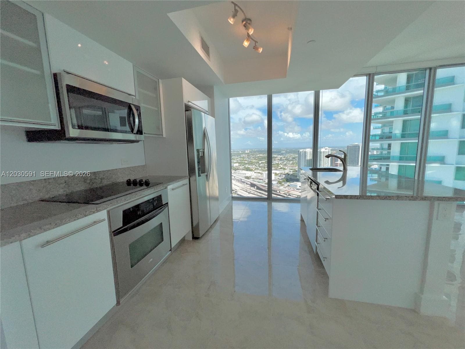888 Biscayne Blvd # 4112, Miami FL 33132 — 10