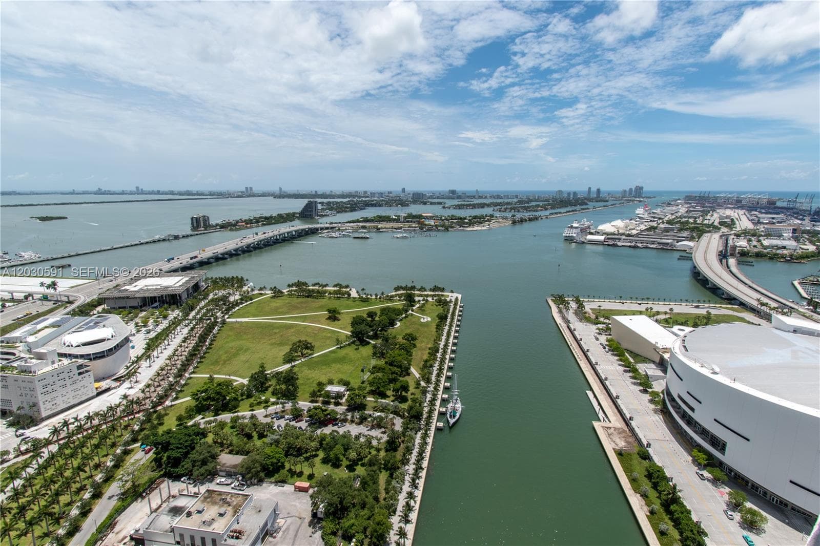 888 Biscayne Blvd # 4112, Miami FL 33132 — 33