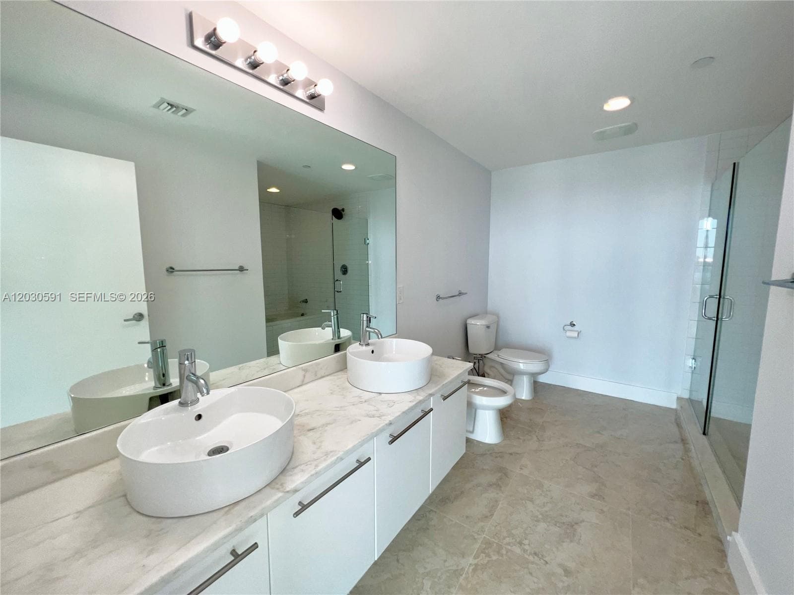 888 Biscayne Blvd # 4112, Miami FL 33132 — 18