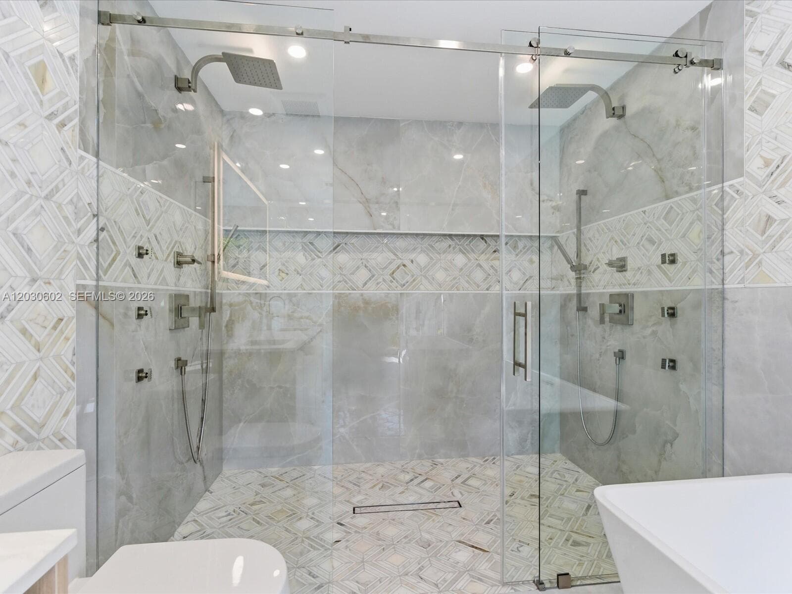 291 E Shore Dr E, Miami FL 33133 — 36