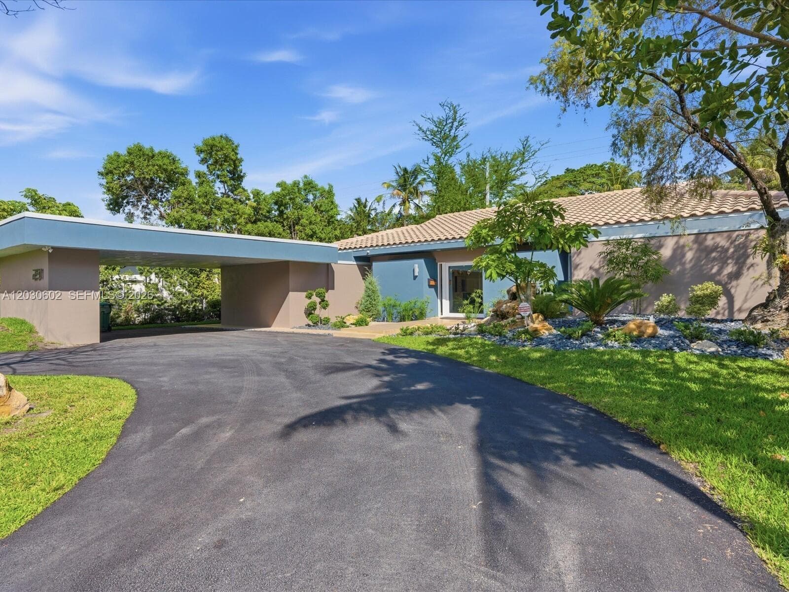 291 E Shore Dr E, Miami FL 33133 — 32