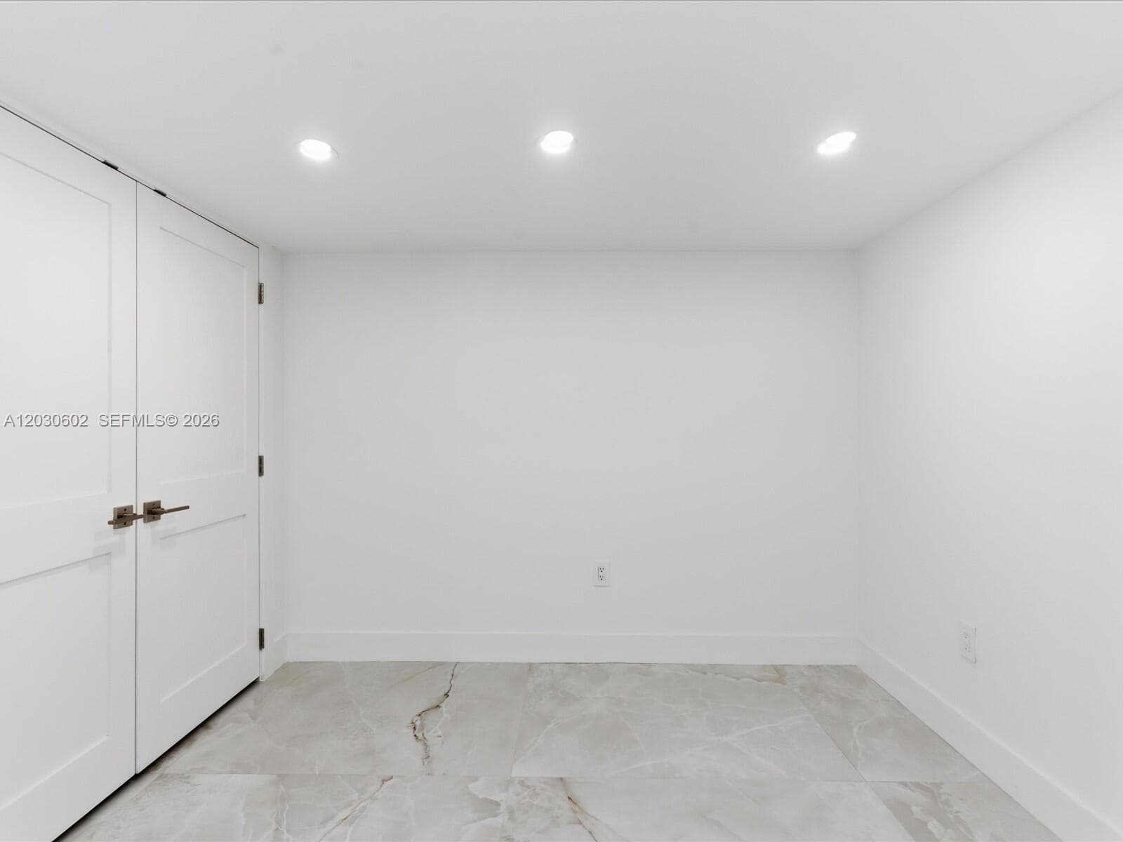 291 E Shore Dr E, Miami FL 33133 — 33