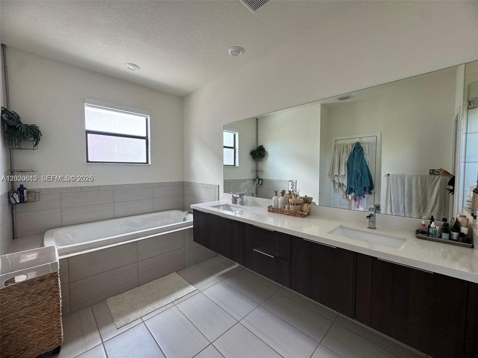 10240 NW 76th Ter, Doral FL 33178 — 4