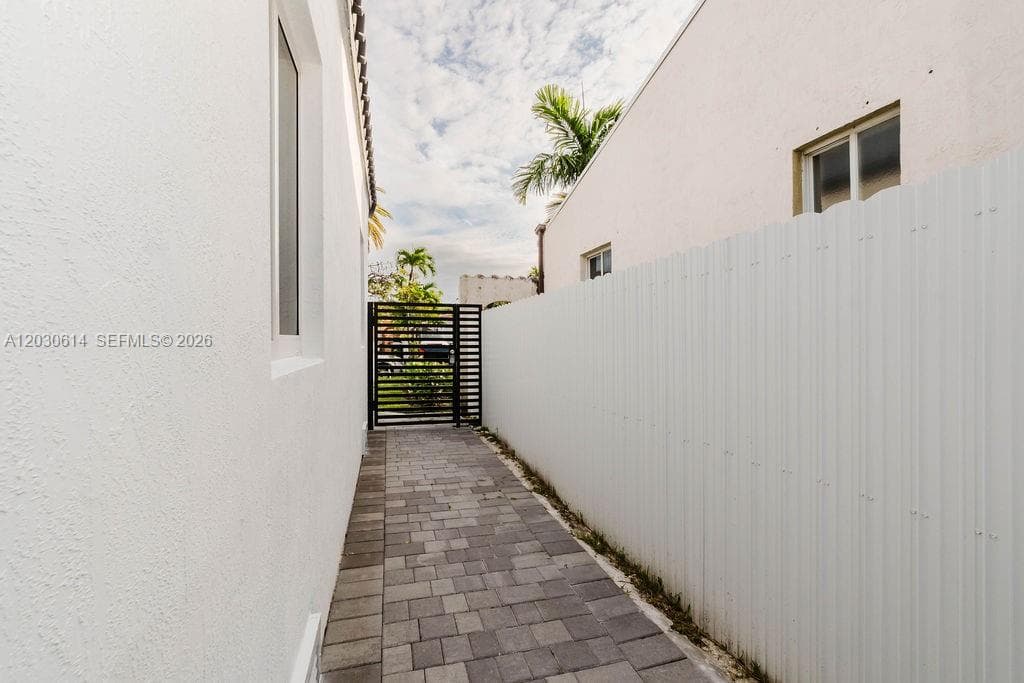 2101 SW 16th Ter, Miami FL 33145 — 27