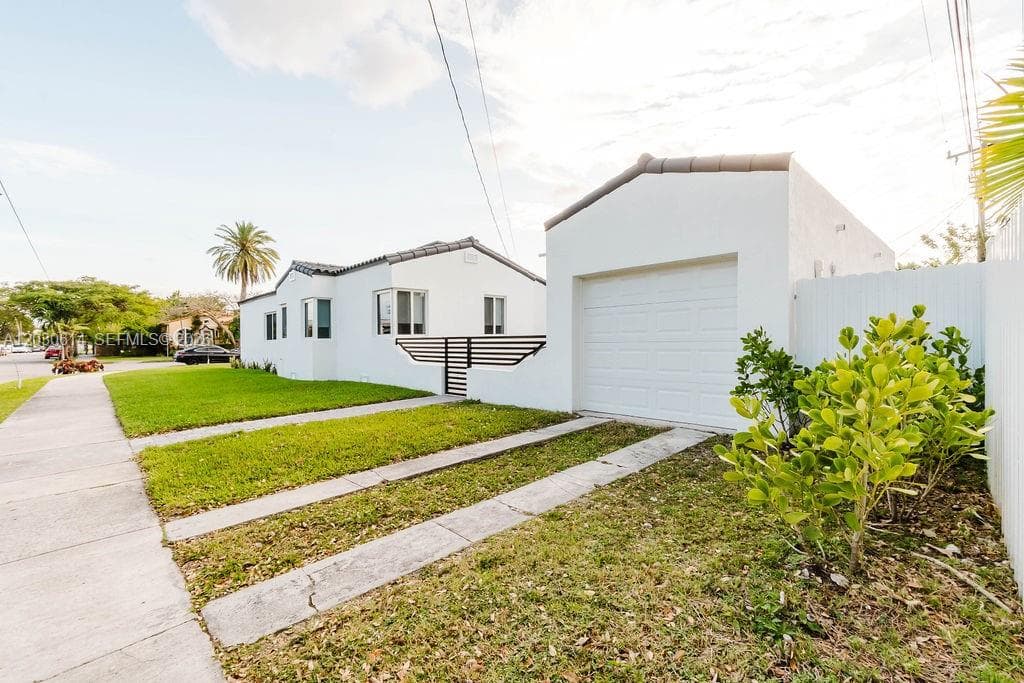 2101 SW 16th Ter, Miami FL 33145 — 42