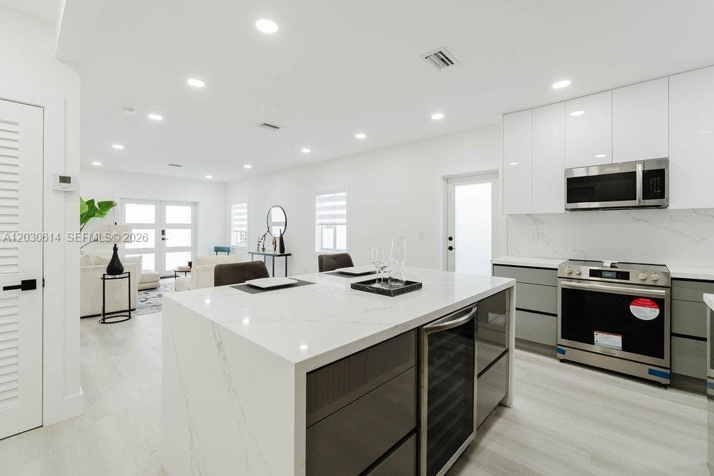 2101 SW 16th Ter, Miami FL 33145 — 3