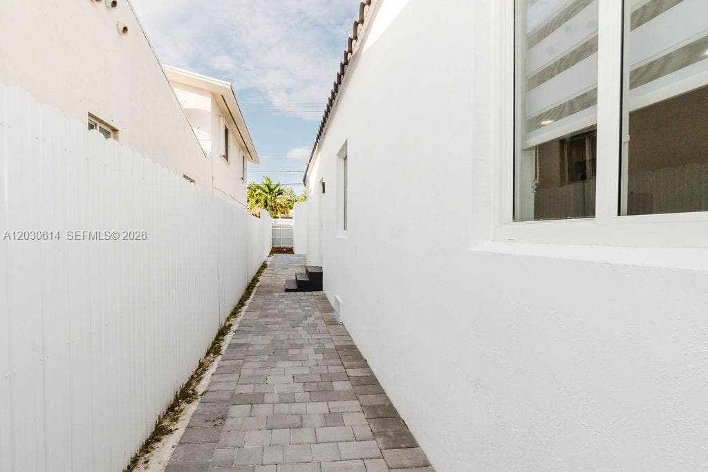 2101 SW 16th Ter, Miami FL 33145 — 28