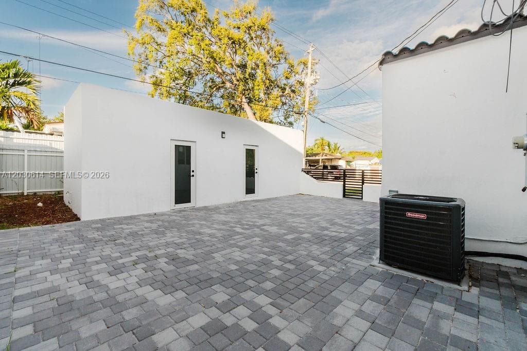 2101 SW 16th Ter, Miami FL 33145 — 30