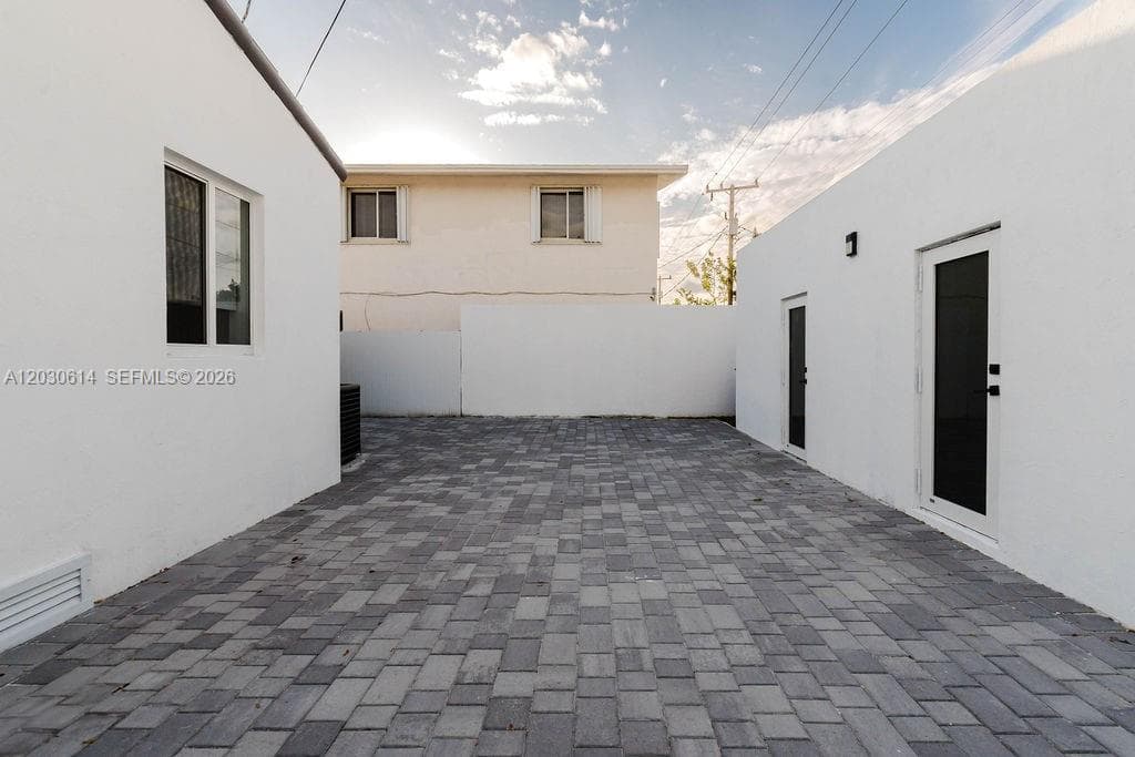 2101 SW 16th Ter, Miami FL 33145 — 34