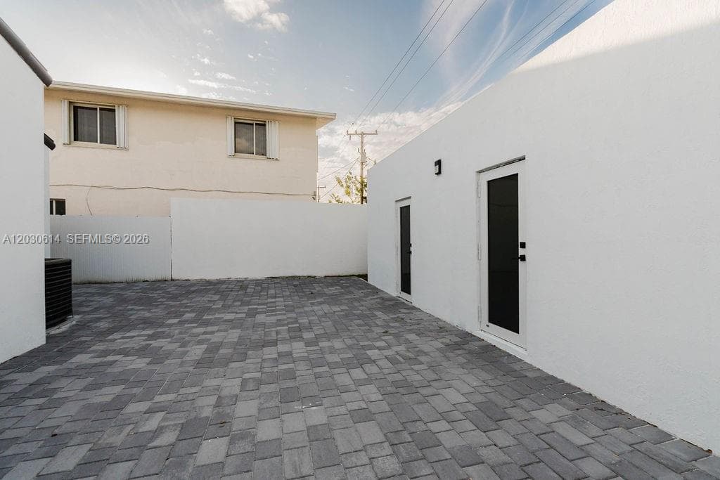 2101 SW 16th Ter, Miami FL 33145 — 33