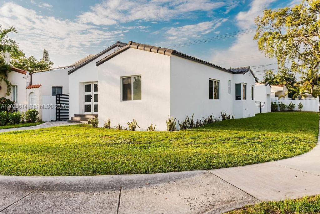 2101 SW 16th Ter, Miami FL 33145 — 45