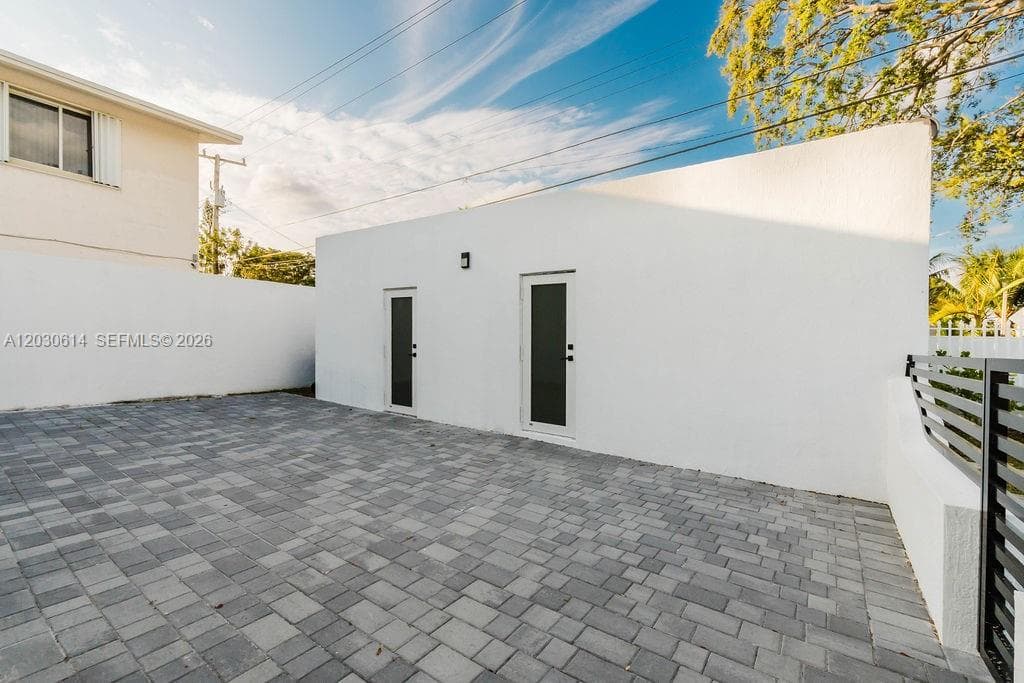 2101 SW 16th Ter, Miami FL 33145 — 35