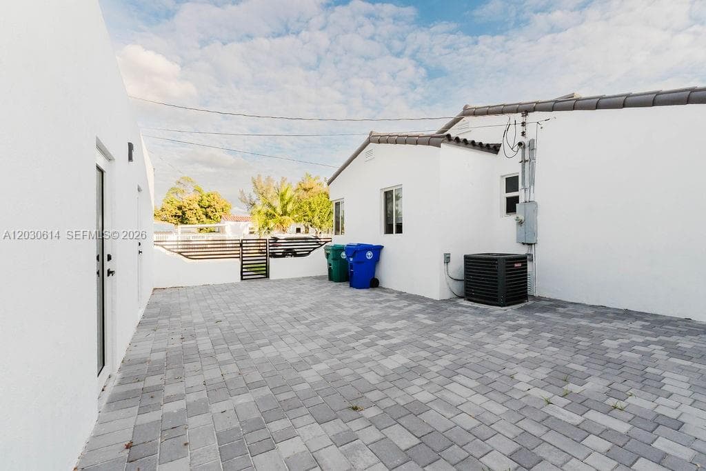 2101 SW 16th Ter, Miami FL 33145 — 31