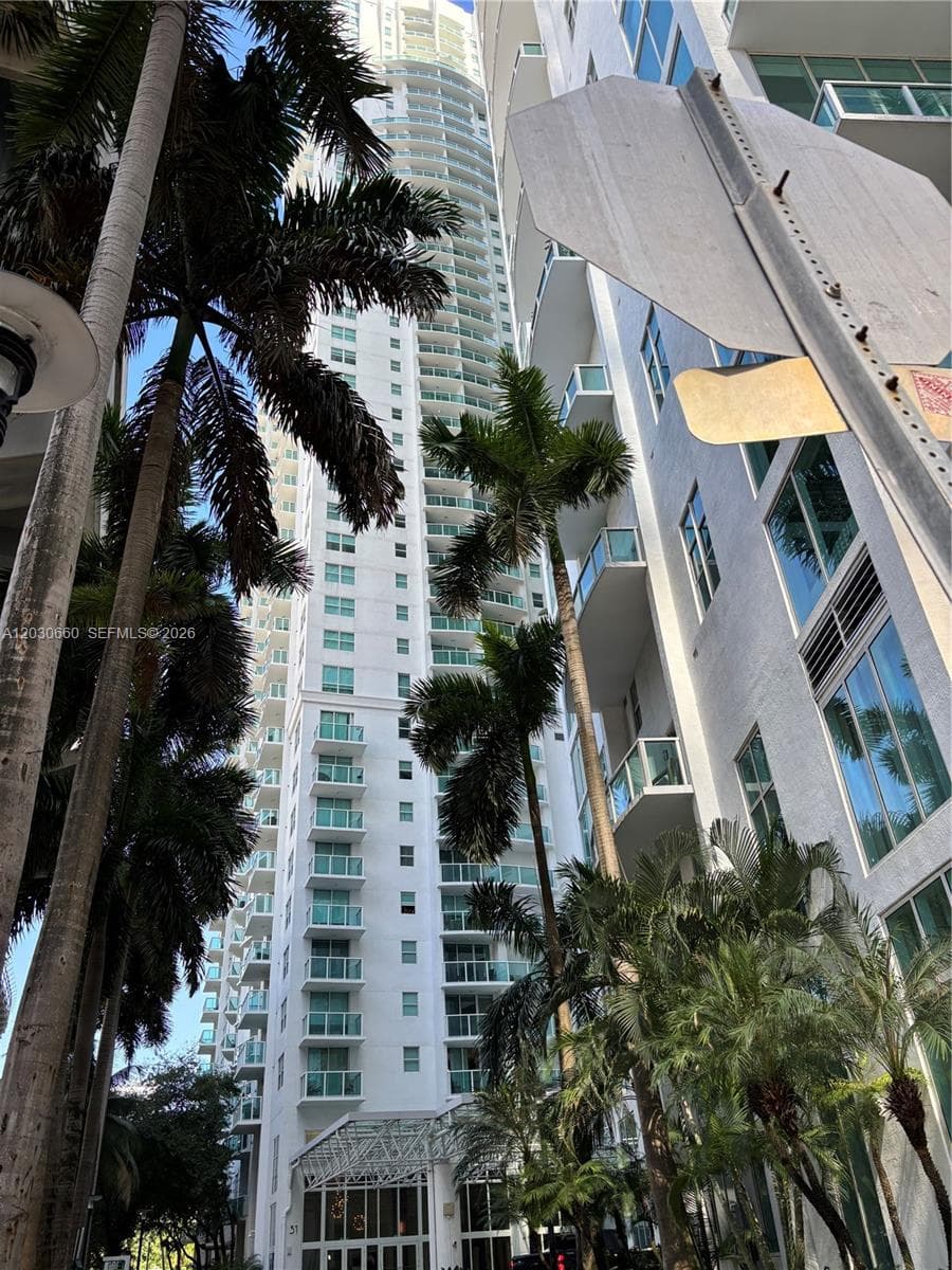 31 SE 5th St # 2103, Miami FL 33131 — 2