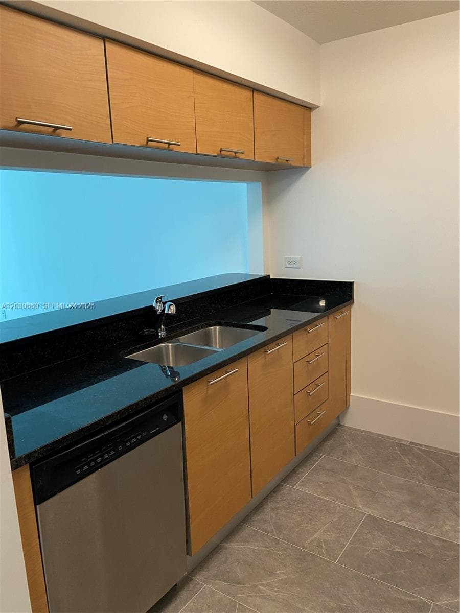 31 SE 5th St # 2103, Miami FL 33131 — 6