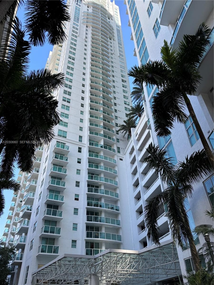 31 SE 5th St # 2103, Miami FL 33131 — 1