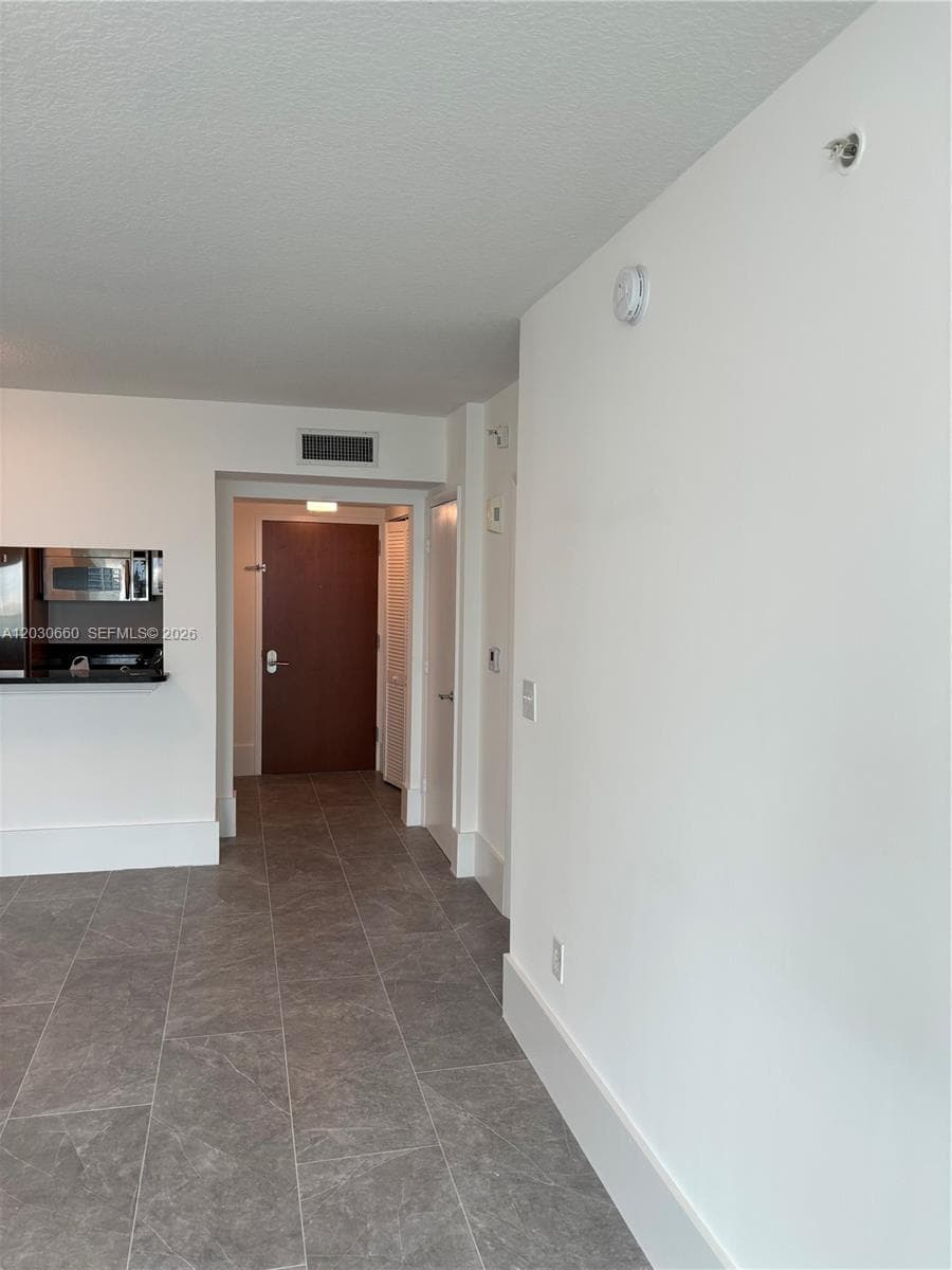 31 SE 5th St # 2103, Miami FL 33131 — 5