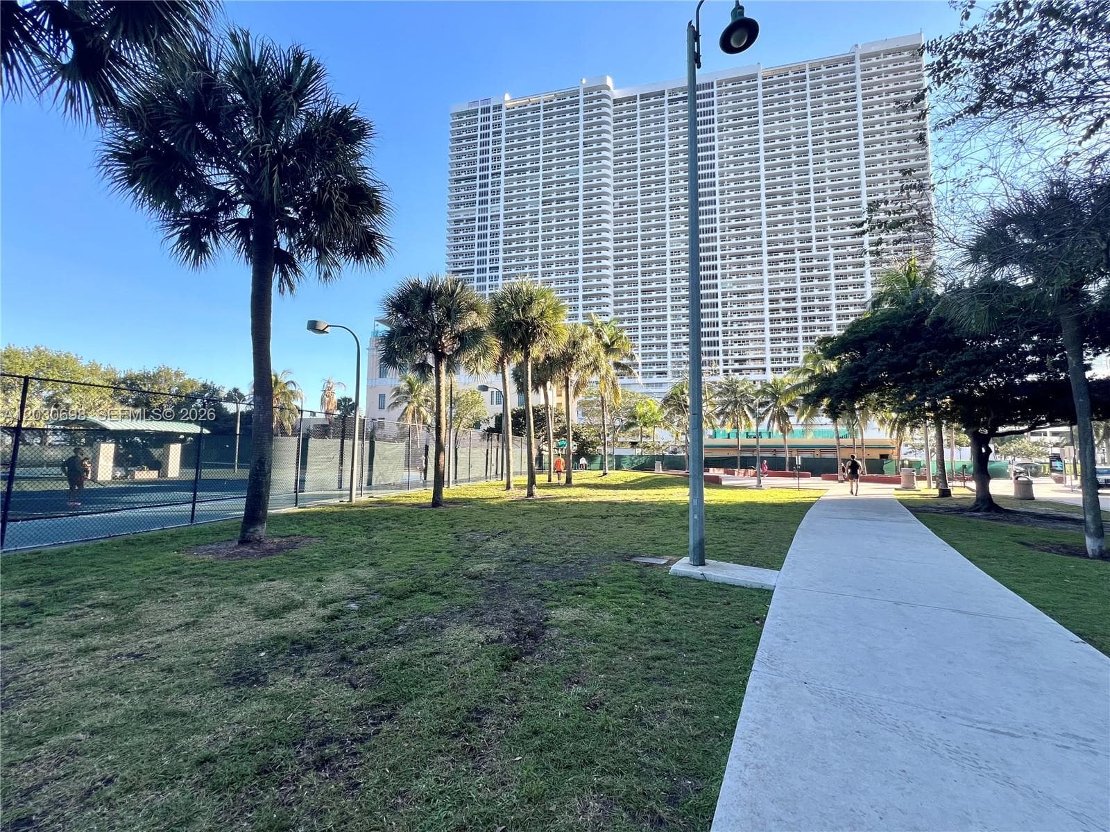 1717 N Bayshore Dr # 1450, Miami FL 33132 — 33