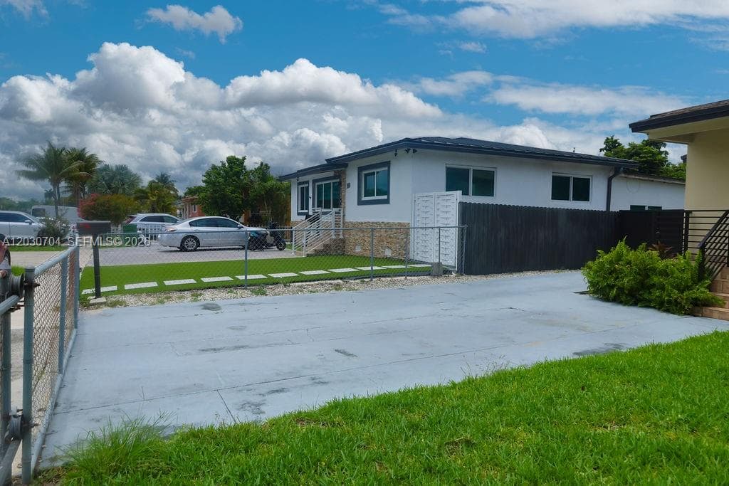 161 E 36th St, Hialeah FL 33013 — 9
